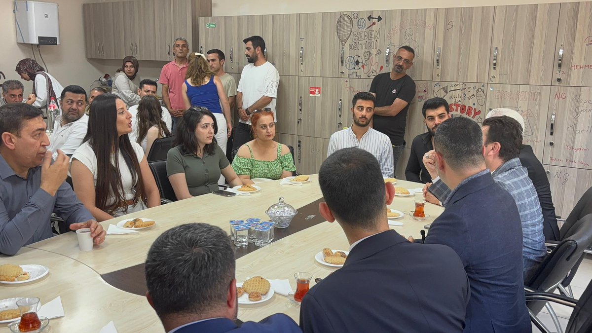 📍 İslahiye / Boğaziçi

İlçe protokolümüzle birlikte Boğaziçi Atatürk Anadolu Lisesi’ni ziyaret ederek değerli öğretmenlerimiz ve kıymetli öğrencilerimizle bir araya geldik.

Ziyaretimizde, okulumuzun spor altyapısını güçlendirmek amacıyla yeni bir Kapalı Spor Salonu