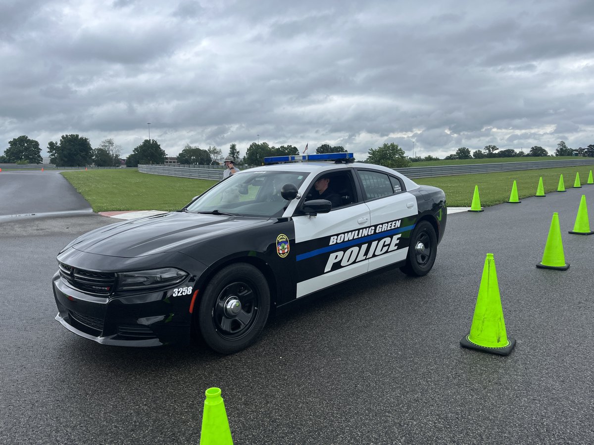 BGKYPolice's tweet image. Our academy recruits have been busy learning police cruiser operations on the NCM Track.From learning angles to backing to emergency response and pursuit driving, the recruits are learning how to control their vehicles in all types of situations
#bgky #policeacademy  #nowhiring