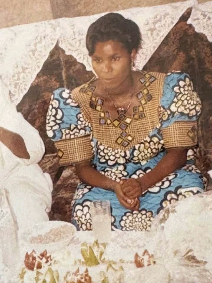 BoyAbdulrashid's tweet photo. Abavuga ko Mama Mugiraneza @Burundi1stLady yambara ibintu bizimvye vy’amamiliyoni menshi,inyishu irabonetse murabona sivyavuba kuva na kera yamye ari #Smart atesa rero mucishe make ndabahaye pole.
@nellynadia3 @Patriote257
@NduwiVanes64896 @CanesiusNiyonk2
#BSMITH https://t.co/6fzh4i9whI