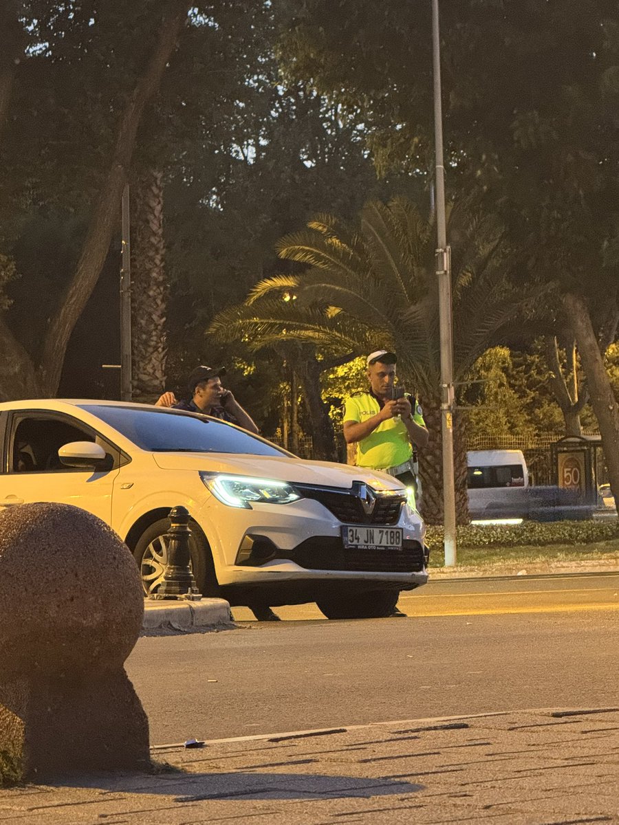 vatanın önünde duruyoruz diye sen niye bizi çekiyosun knk
