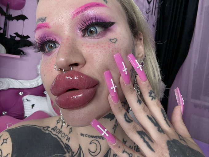 Watch Nasty Bimbo 👁👄👁Top 1.2% Onlyfans's leaked NSFW photo on TwXstars