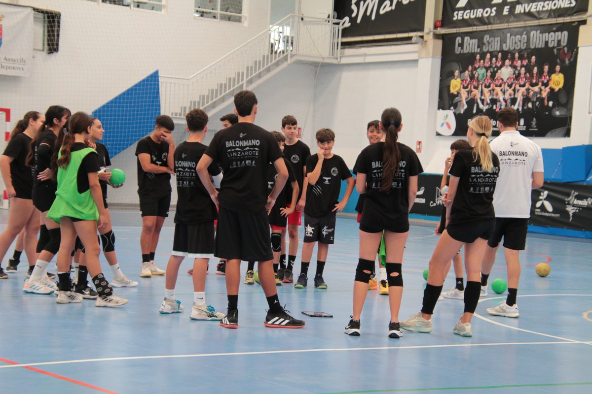 Todo Goles Radio (@todogolesradio) on Twitter photo 🤾 Arranca la cuarta edición del Campus de Balonmano San José Obrero (<a href="/BMSanJoseObrero/">C.D.Balonmano San Jose Obrero</a>).
🤾 La actividad se desarrolla hasta el próximo viernes en el Pabellón Municipal de Titerroy. 🤾 Arranca la cuarta edición del Campus de Balonmano San José Obrero (<a href="/BMSanJoseObrero/">C.D.Balonmano San Jose Obrero</a>).
🤾 La actividad se desarrolla hasta el próximo viernes en el Pabellón Municipal de Titerroy.