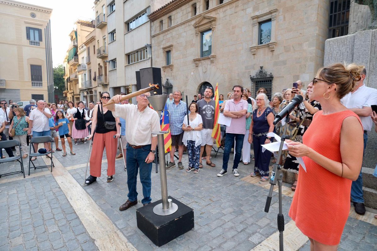L’entitat convidada d’enguany és el Centre Atlètic Laietània. La Flama ha passat a diferents entitats de la ciutat que ja tenen la seva torxa per encendre les diferents fogueres de Sant Joan. Mataró celebra l’arribada del Solstici d’Estiu i la nit més curta de l’any.