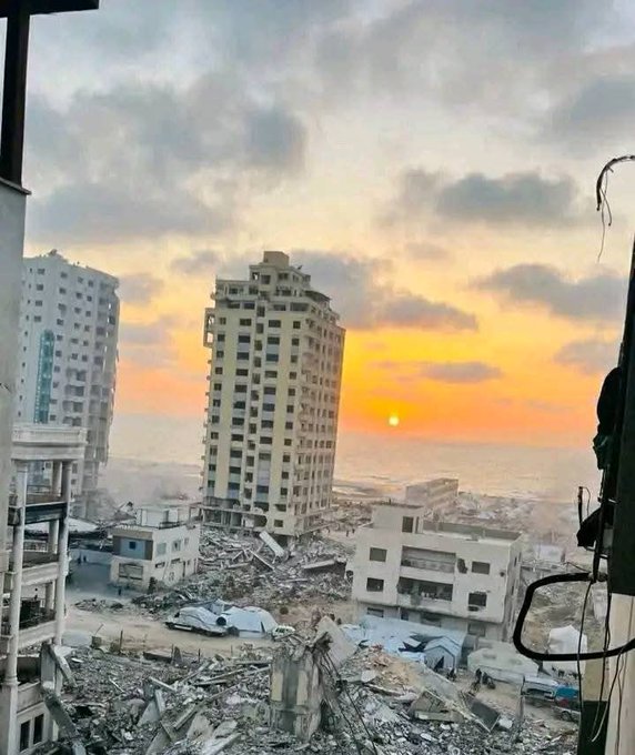 #Iran #Israel In Tel Aviv beginnen Massenauswanderungen nach den zahlreichen Zerstörungen durch iranische Raketenangriffe (Sprinter Observer). Vor allem junge Leute wollen weg. Was angesichts des geschlossenen BenGurionFlughafens nicht einfach ist. Schutzräume sind knapp und