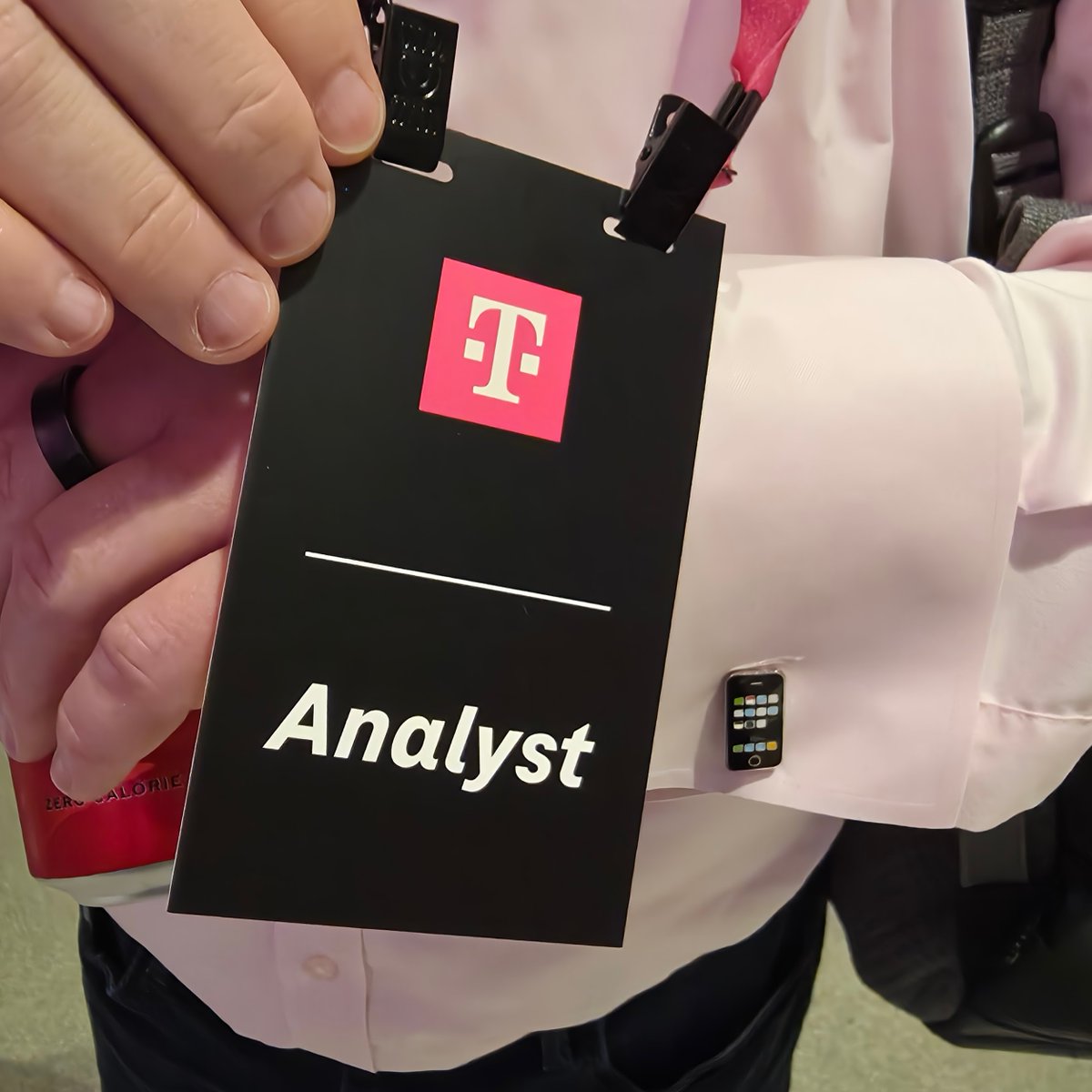 greengart's tweet photo. At @tmobile, getting ready for a press conference. There are a LOT of T-Mobile employees here and they're LOUD https://t.co/zJwBnuaXeo