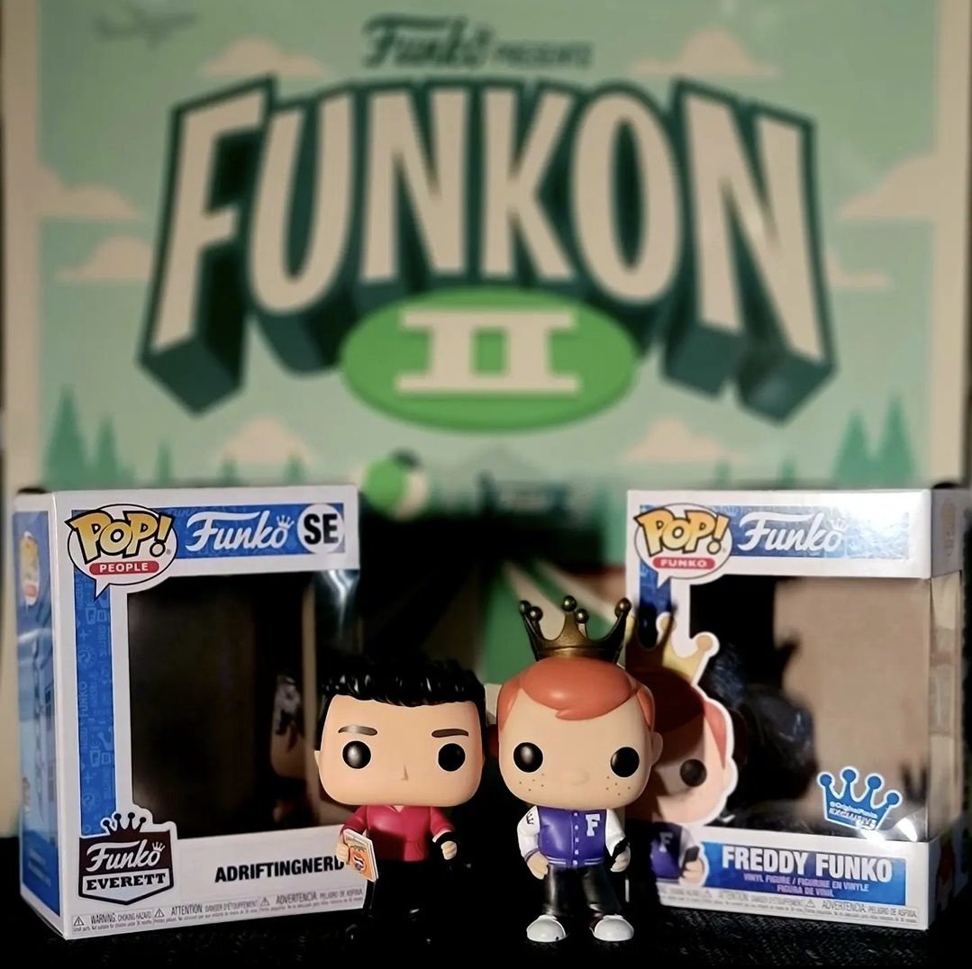ADriftingNerd's tweet photo. @OriginalFunko My favorite @OriginalFunko memories are taking my son on our first trip to #FunkoHQ for #Funkon2 and getting my PoP! Captain America signed by Chris Evans. https://t.co/uH2Ve58oyJ