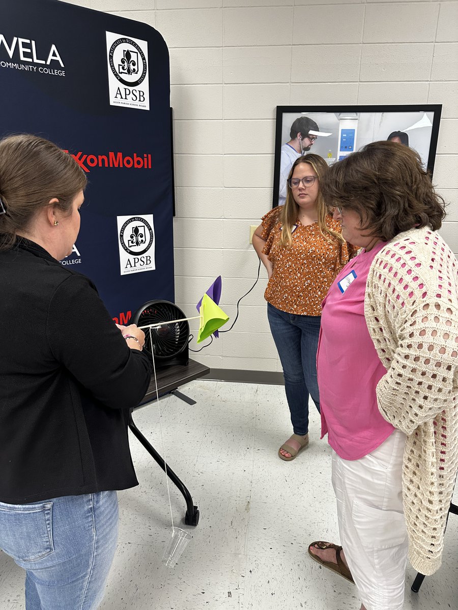 SowelaTCC's tweet image. This week, 40 incredible teachers swapped roles and became students at SOWELA Oakdale! They're diving into hands-on energy research and project-based learning as part of the STEM Energy Professional Development Program.
#STEMPower #BackToSchoolVibes #SOWELA #EnergyEducation