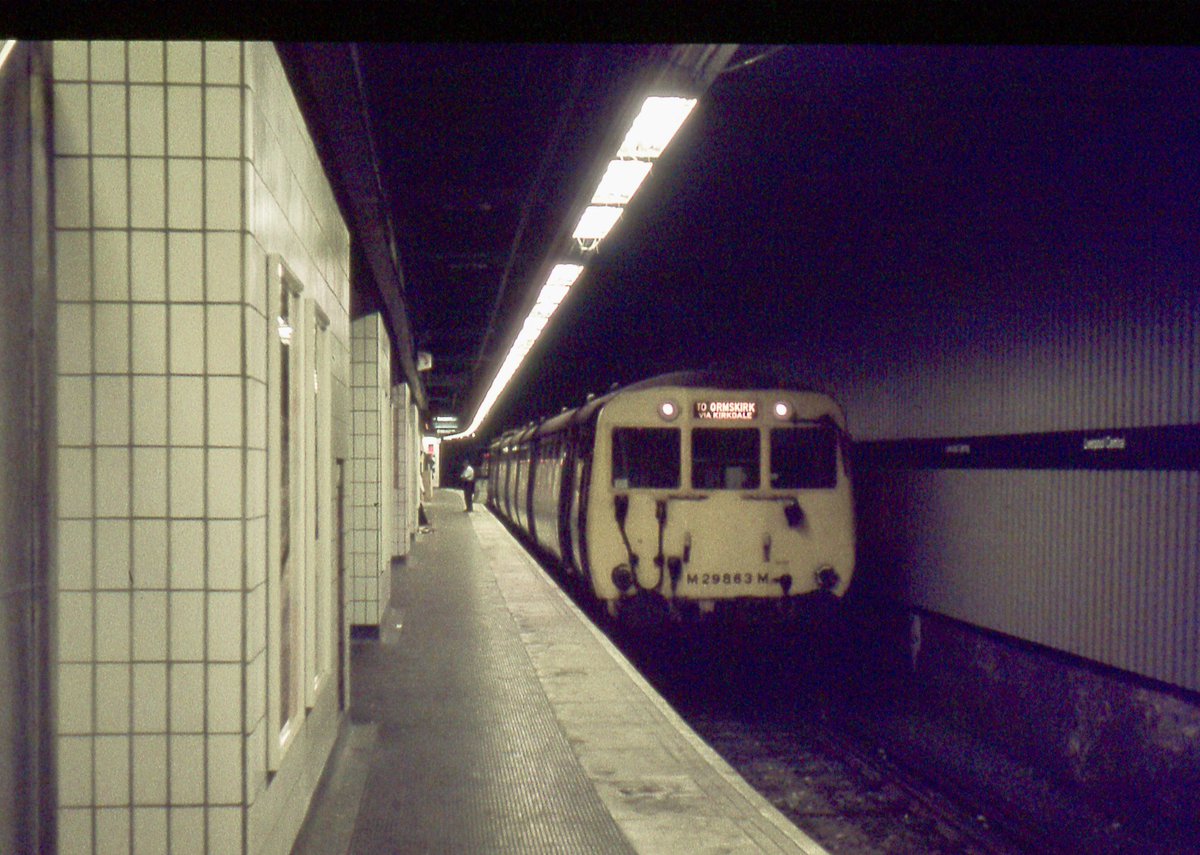 ovsbulleid's tweet image. Contrast a class 502 and 503 at Liverpool Central. The 502s were longer and wider. 

📷 me 1978