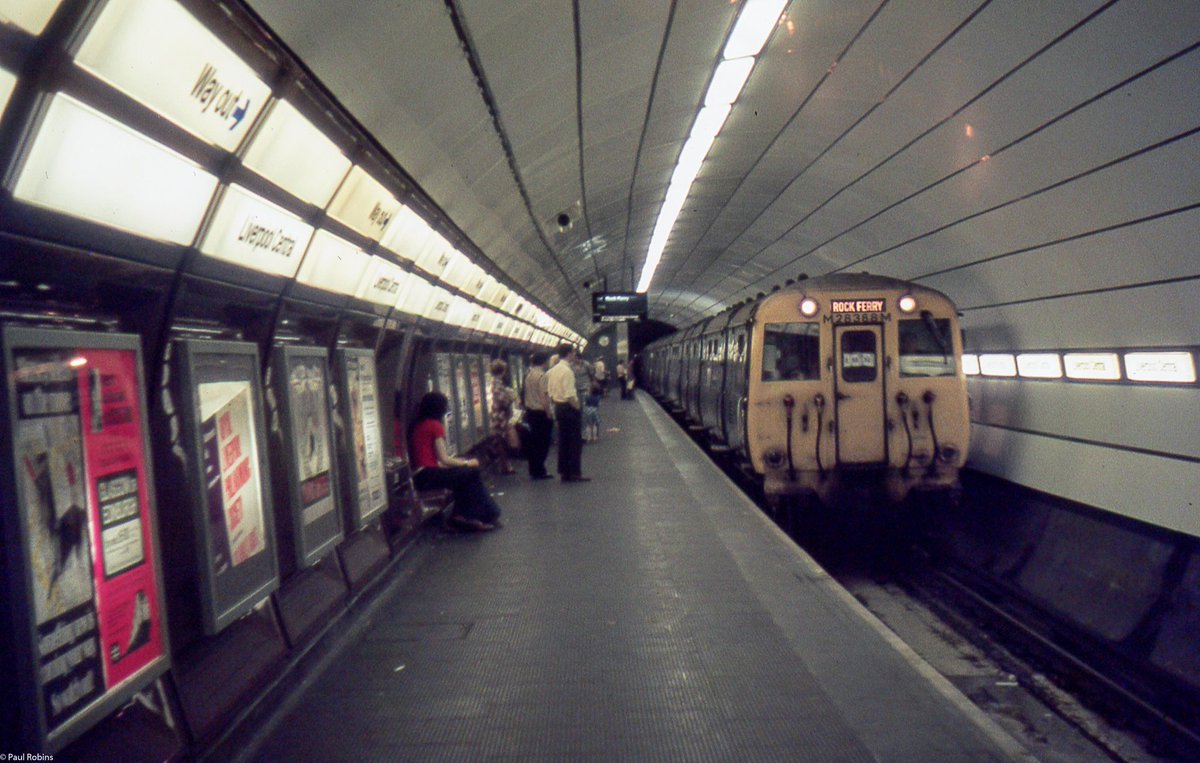 ovsbulleid's tweet image. Contrast a class 502 and 503 at Liverpool Central. The 502s were longer and wider. 

📷 me 1978