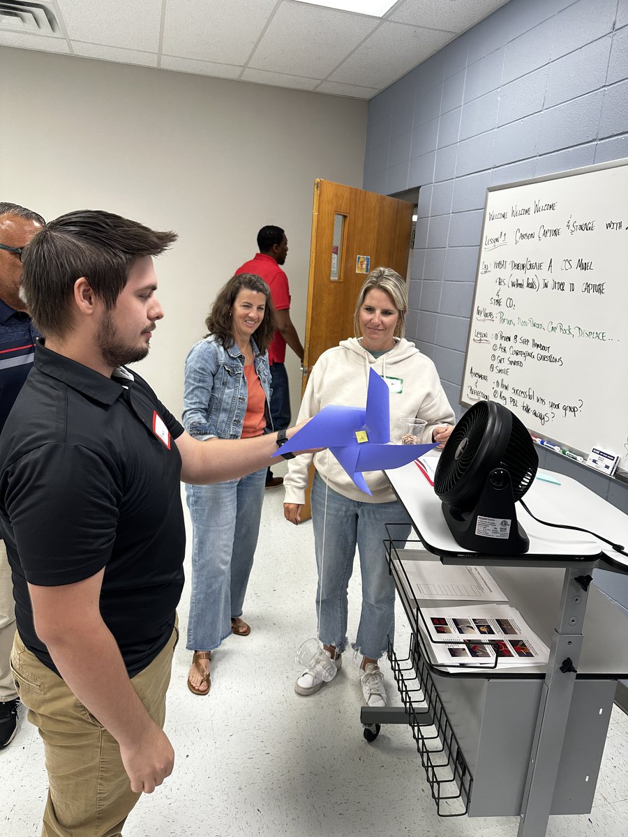 SowelaTCC's tweet image. This week, 40 incredible teachers swapped roles and became students at SOWELA Oakdale! They're diving into hands-on energy research and project-based learning as part of the STEM Energy Professional Development Program.
#STEMPower #BackToSchoolVibes #SOWELA #EnergyEducation
