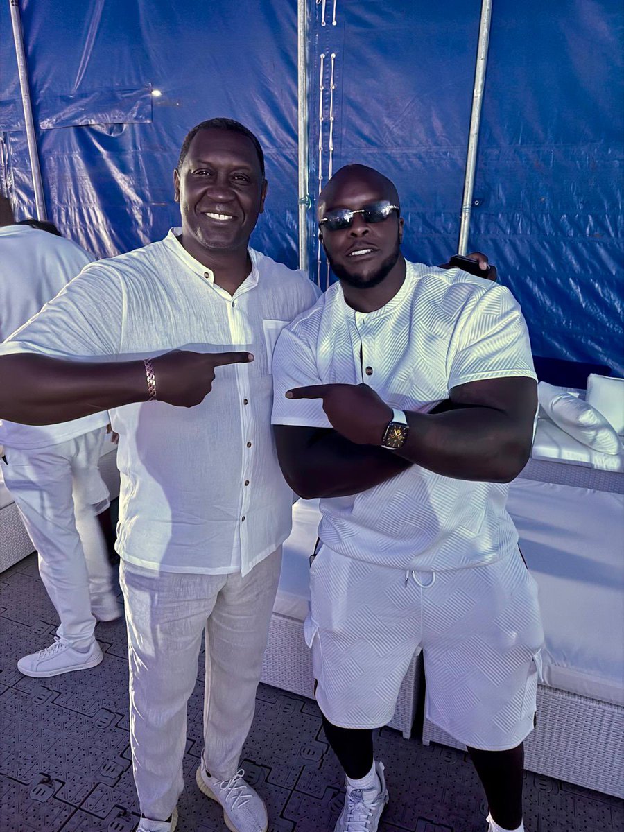 daRealAkinfenwa's tweet image. The original BeastMode 👊🏿😂🔥 @EmileHeskeyUK #AllWhiteVibes