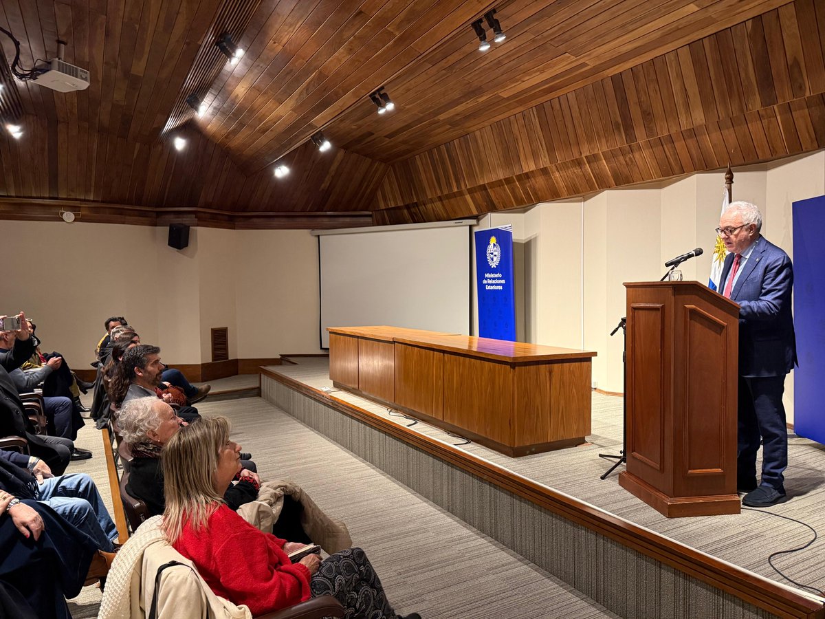 CancilleriaUy's tweet photo. El Ministerio de Relaciones Exteriores lanzó hoy, en presencia del canciller @MinLubetkinUy, una convocatoria abierta para elaborar un catálogo de proyectos culturales con el objetivo de apoyar y fortalecer la proyección internacional del país a través de la cultura uruguaya y su política exterior.

📰 https://t.co/k62QKTgrIE