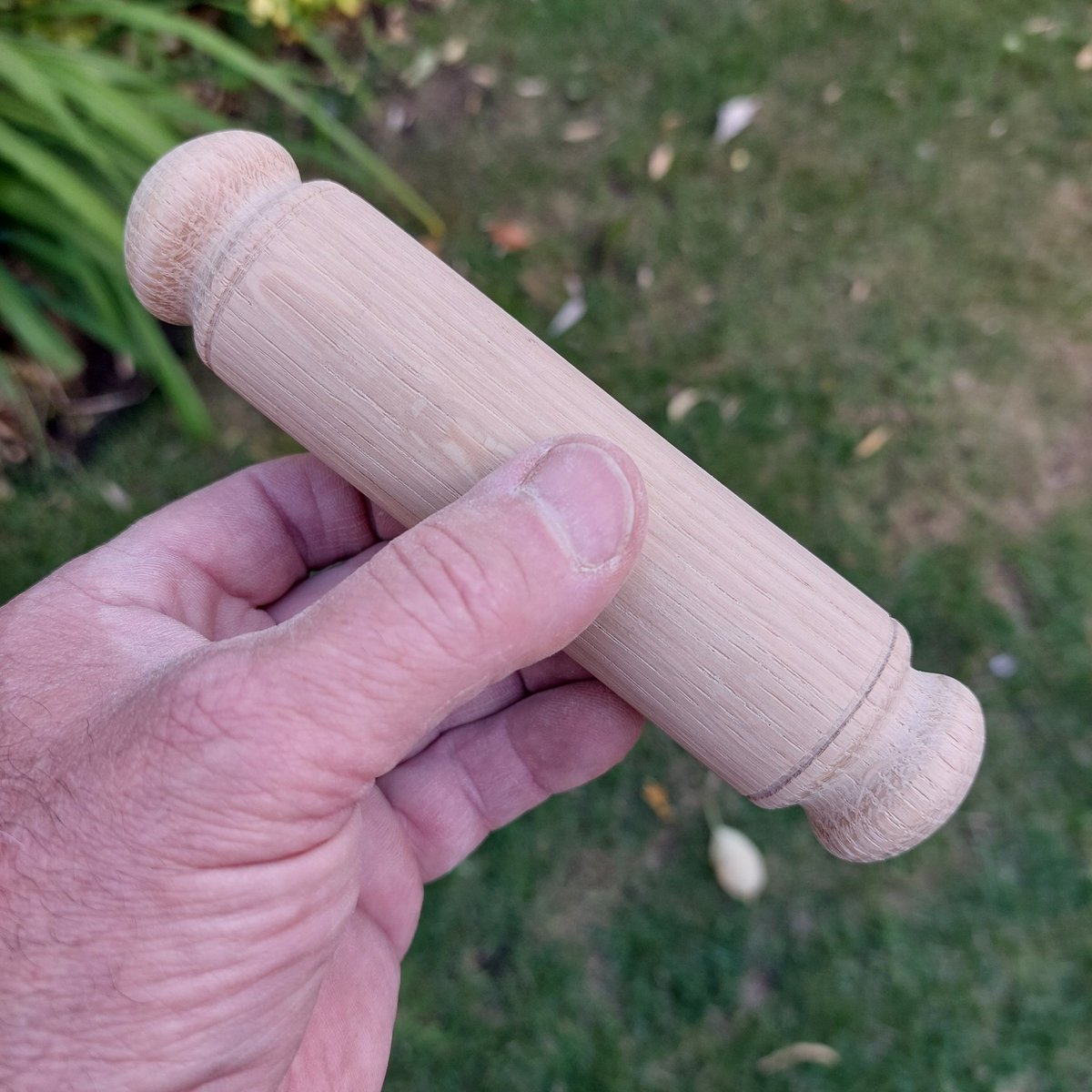 So, on the brighter side of life, wood turning is something that I've wanted to do for years. I've now got a new workshop and, ta-da, a lathe. I had my 2nd go at using it today, making a small rolling pin out of a piece of scrap oak. It's every bit as enjoyable as I hoped 😍