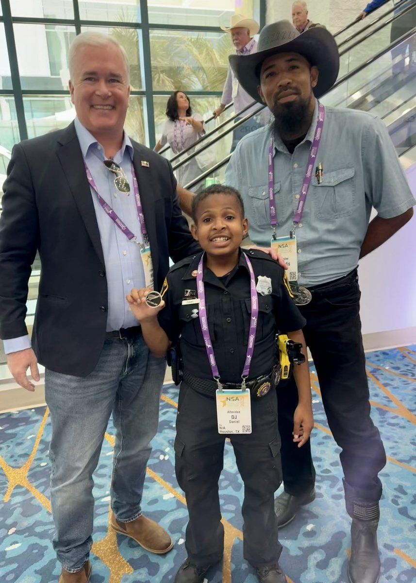 mikefullerton24's tweet image. Great to meet DJ Daniel at @NationalSheriff Annual Conference!  #Sheriffs2025 #NSAannualconference #lawenforcement