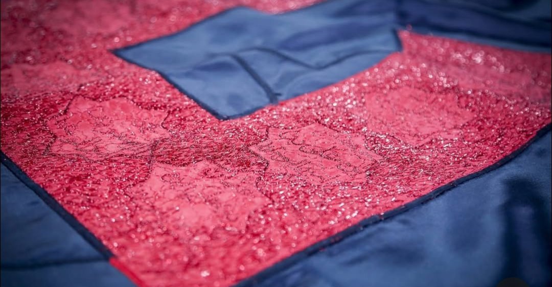 Syedafarwa110's tweet photo. The flag for the Muharram has been prepared in karbala but this year for the first time it has the names of the matyrs of Karbala engraved on it.🏴 https://t.co/SQsjQl9Amr