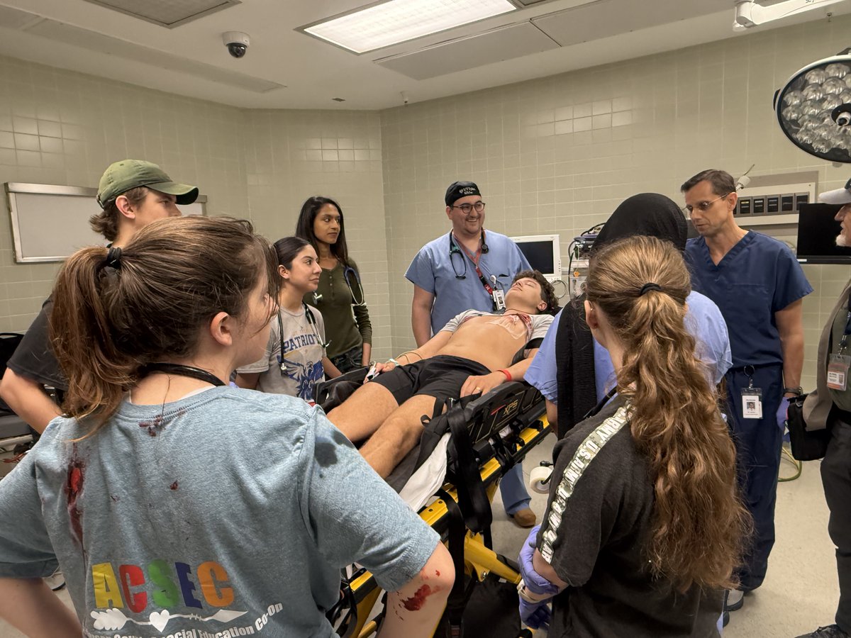 uttyler_anes's tweet image. Last month our residents, Drs. Bohannon & Catton, assisted in a multi-agency mass casualty incident simulation. Our residents helped teach health professions students the basics of stabilizing trauma patients and airway management in a critically ill patient.