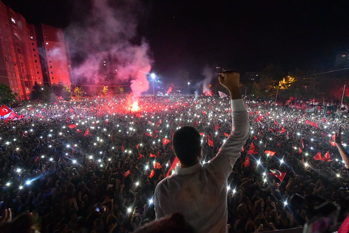 İstanbul’un ve Türkiye’nin demokrasi tarihinin en anlamlı ve değerli günlerindendir 23 Haziran.

23 Haziranlar hiç bitmeyecek. 

Millet hep kazanacak.