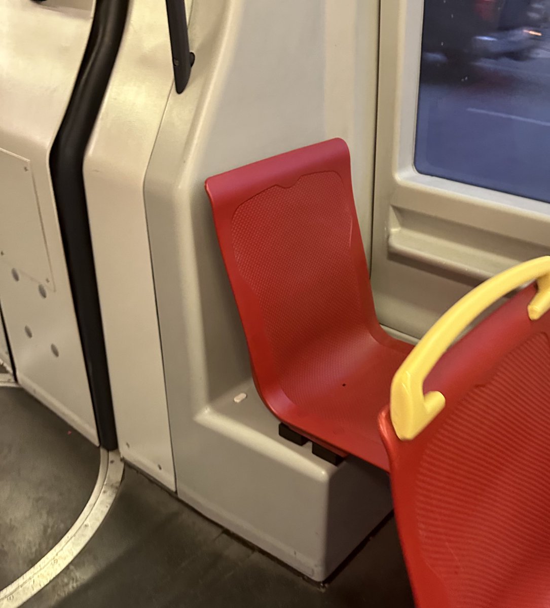 Der österreichischste Sitzplatz in jeder Straßenbahn.