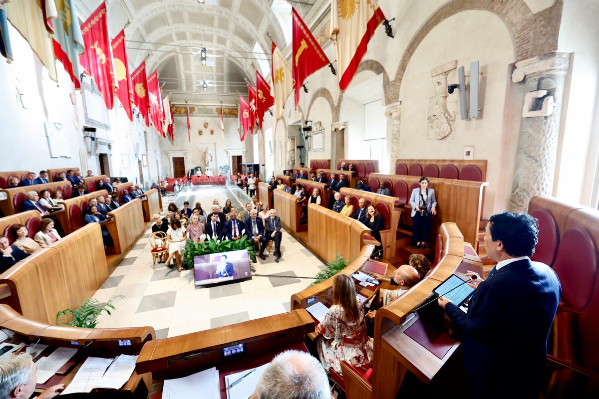 Pleased to launch the "Together for Food Education in Rome's Schools" initiative with <a href="/gualtierieurope/">Roberto Gualtieri</a> and renew our joint commitment to achieving #FoodSecurity in <a href="/Roma/">Roma</a> and beyond. Through education, we will inspire action for a more sustainable food future. #4Betters #FAO80