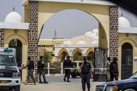 أصدرت النيابة العامة بمحكمة الاستئناف في #نواكشوط الغربية السبت، بيانًا بشأن الوضع الصحي للرئيس السابق محمد ولد عبد العزيز، أكدت فيه استقرار حالته الصحية، وفق إفادة طبية رسمية.