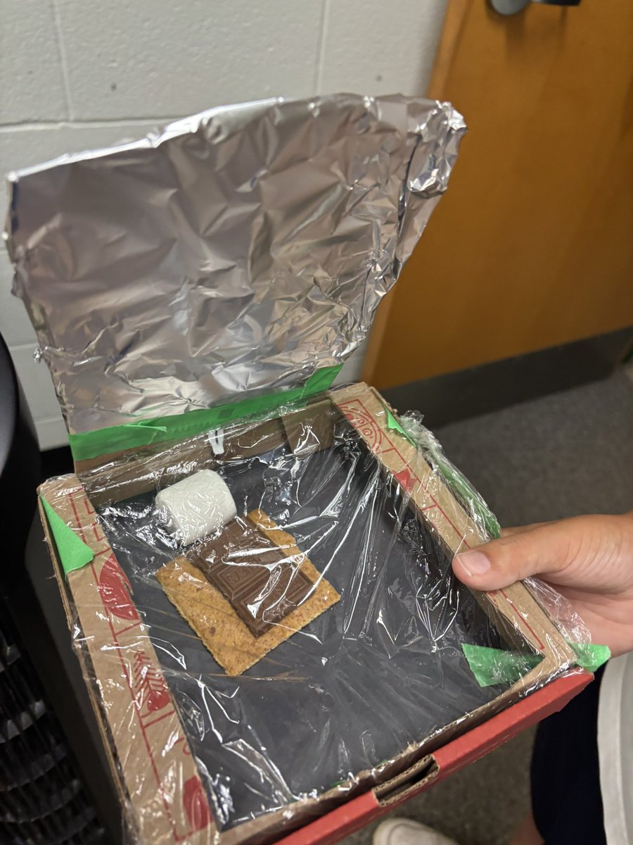 stluke130's tweet image. The Gr 5/6 class took advantage of the heat today and made their own solar ovens to make S’mores! #PVNCBeingwell #PVNCBeingcreative #PVNCInspires
