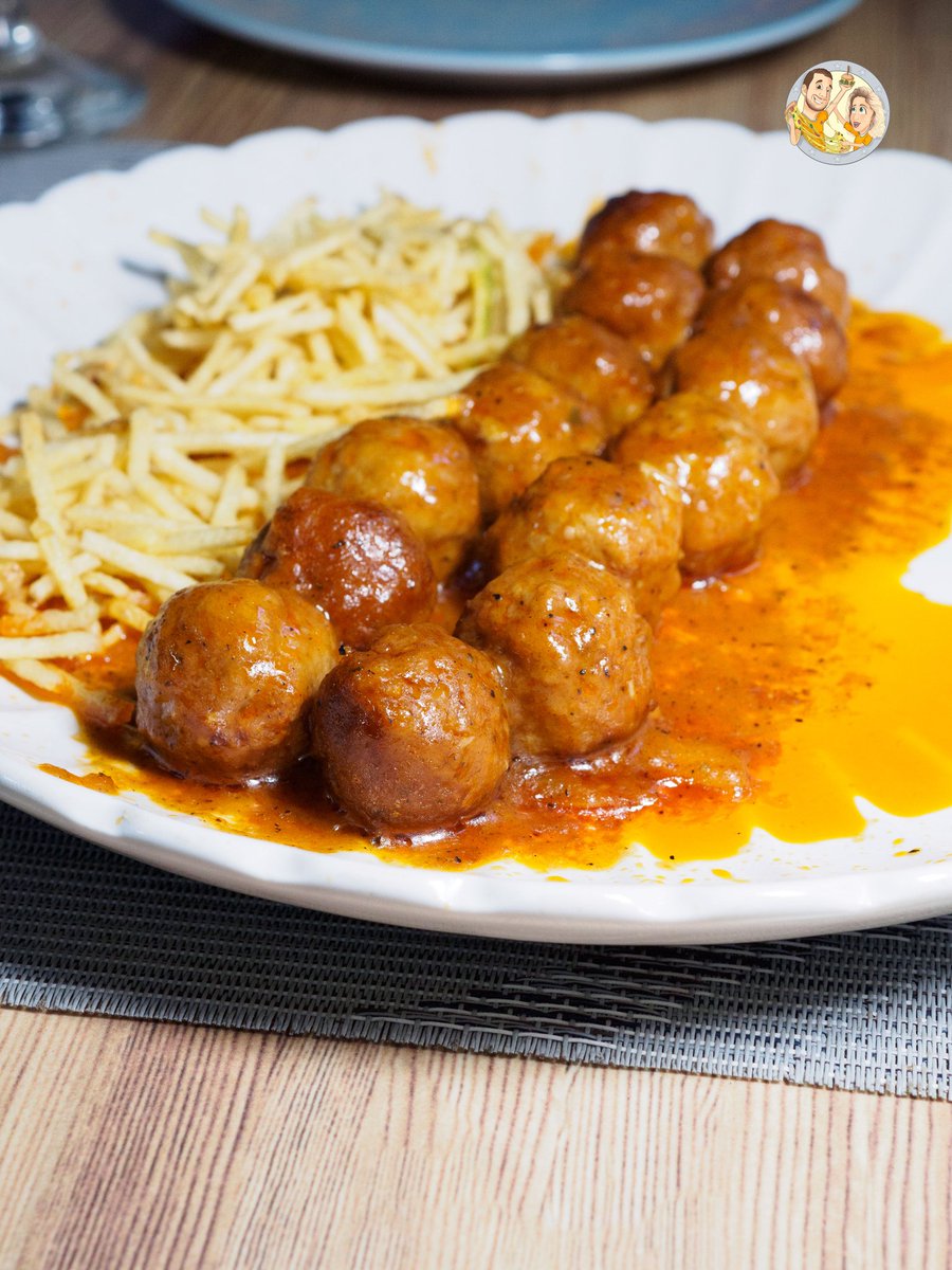 Las albondiguillas de la señora Teresa en el bar García.
Pequeñas y sabrosas. Uno de los principales reclamos de este bareto morataleño junto con su afamada tortilla de patatas que conviene reservar si quieres dar cuenta de ella.
💵 11€
📍Moratalaz
#baresenMoratalaz