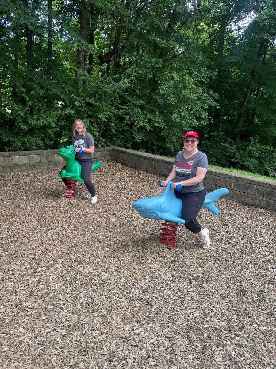 GCTC_News's tweet image. On Friday, our staff celebrated a successful academic year with a field day-themed picnic hosted by Staff Council.

Staff showed off their favorite sports apparel, reconnected with colleagues, and enjoyed food and games! #GatewayProud #FieldDayFun #StaffAppreciation