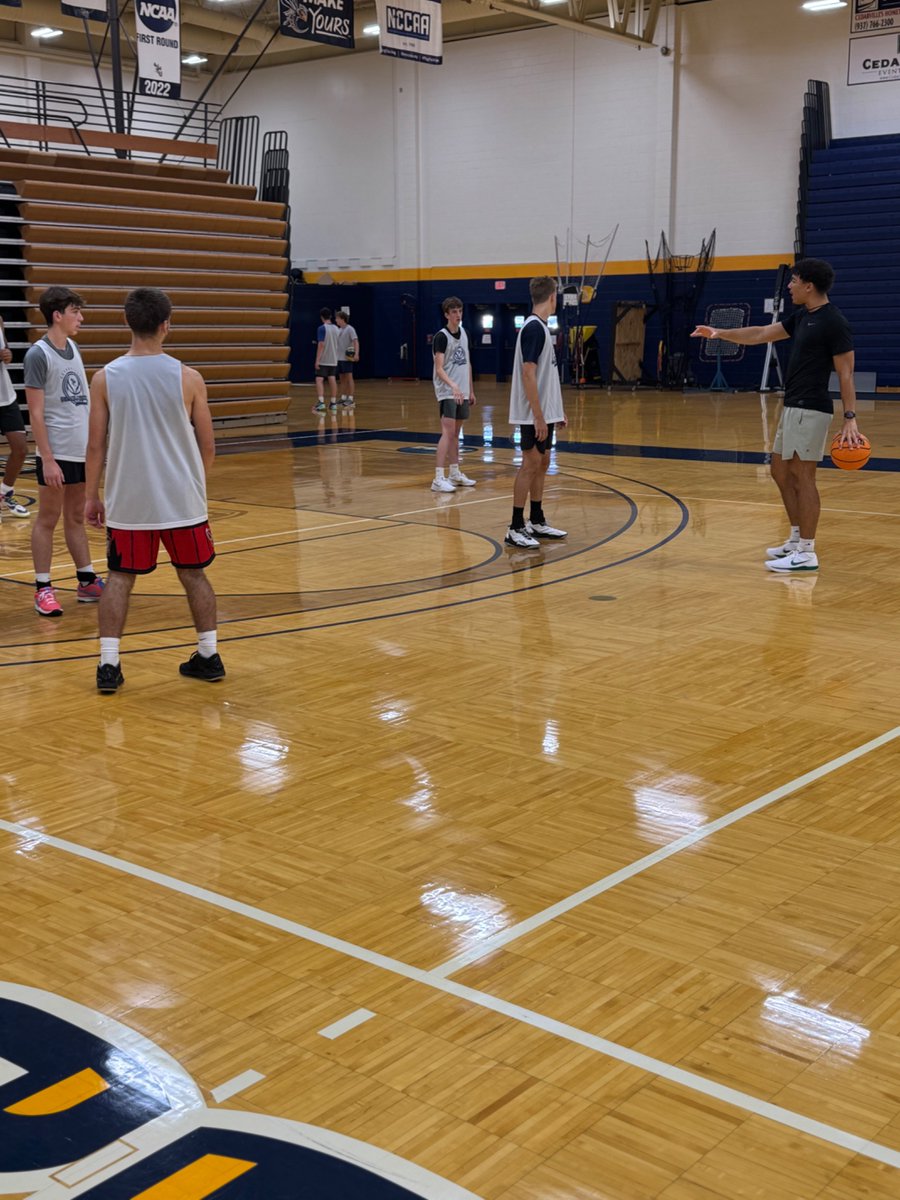 CedarvilleMBB's tweet image. First full day of Overnight Camp❗️
Our coaches and campers are working hard preparing for the afternoon session games🏀
