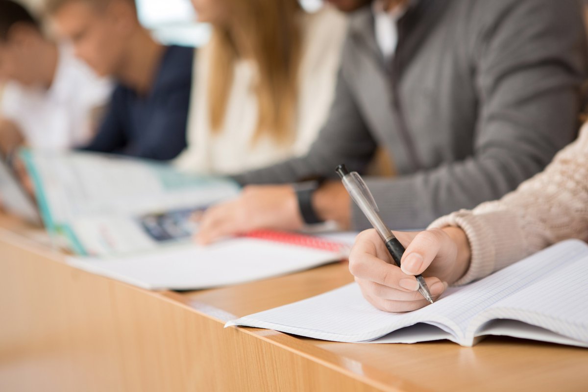 ✍️ La consejería arbitra una solución a la incidencia en la prueba de Inglés de las oposiciones: 

✅Se convocará a los 5⃣ aspirantes que eligieron el tema erróneo para repetir el sábado la prueba
✅ Los otros 5⃣9⃣ afectados tendrán la opción voluntaria

 acortar.link/sqZvfu