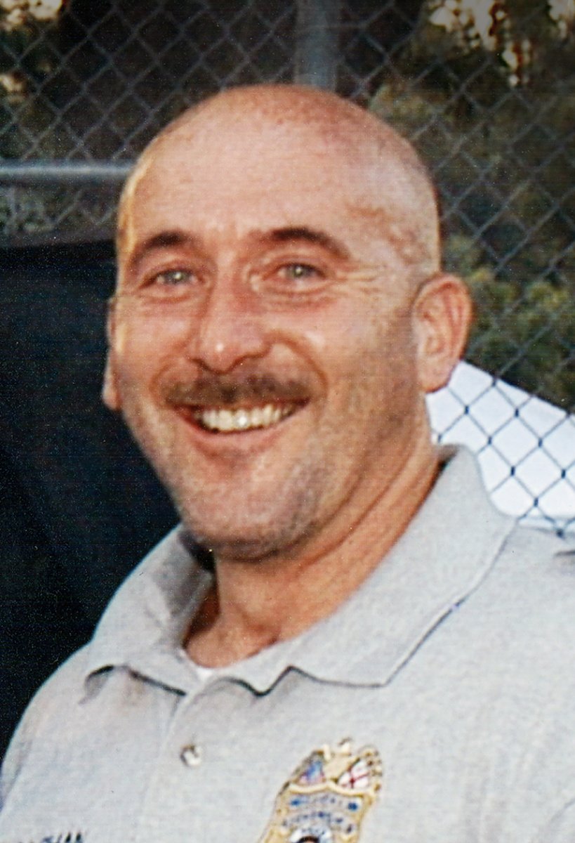 Detengámonos en memoria de nuestro Héroe Caído, el Sargento Steven F. Gaughan, fallecido el 21 de junio de 2005 durante una parada de tráfico. LEA MÁS facebook.com/share/p/1C9qsA….