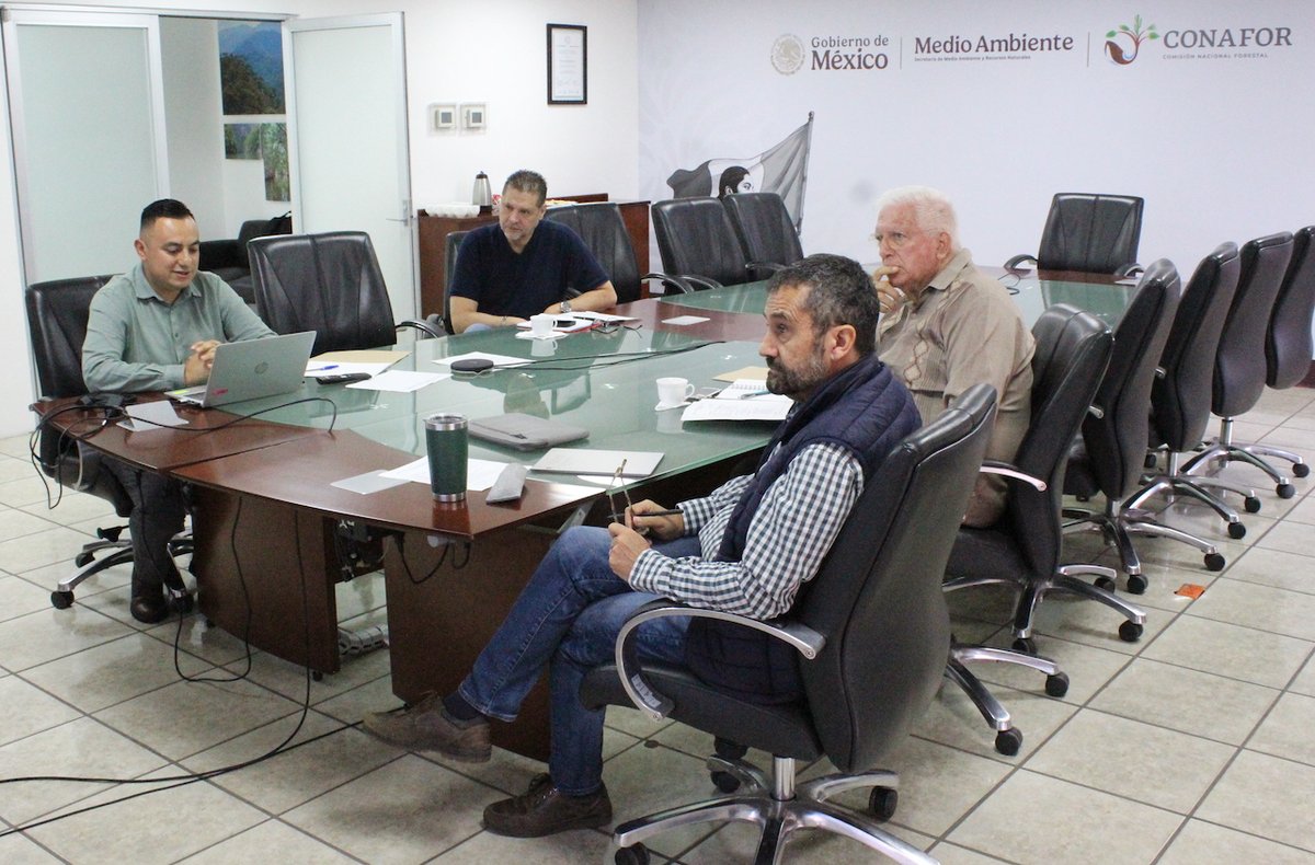 CONAFOR (@conafor) on Twitter photo El Director General de la CONAFOR, <a href="/sergio_grafm/">Sergio Graf Montero</a> se reunió con la Asociación Mexicana de Plantadores Forestales (AMEPLANFOR).
Durante el encuentro, la CONAFOR hizo una presentación el estado de las Plantaciones Forestales Comerciales (PFC) 🌲🎄 a nivel nacional 🇲🇽. El Director General de la CONAFOR, <a href="/sergio_grafm/">Sergio Graf Montero</a> se reunió con la Asociación Mexicana de Plantadores Forestales (AMEPLANFOR).
Durante el encuentro, la CONAFOR hizo una presentación el estado de las Plantaciones Forestales Comerciales (PFC) 🌲🎄 a nivel nacional 🇲🇽.