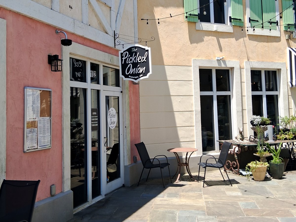 capital_sign_nc's tweet image. Fresh look, bold flavor 🍴 Just wrapped up a crisp 2 new HDU signs for The Pickled Onion – serving up exterior signage that’s just as refreshing as their menu! ✨ 

#ExteriorSignage #PanSign #PickledOnion #RaleighNC #RaleighEats #RestaurantSignage #Signs #SignCompany