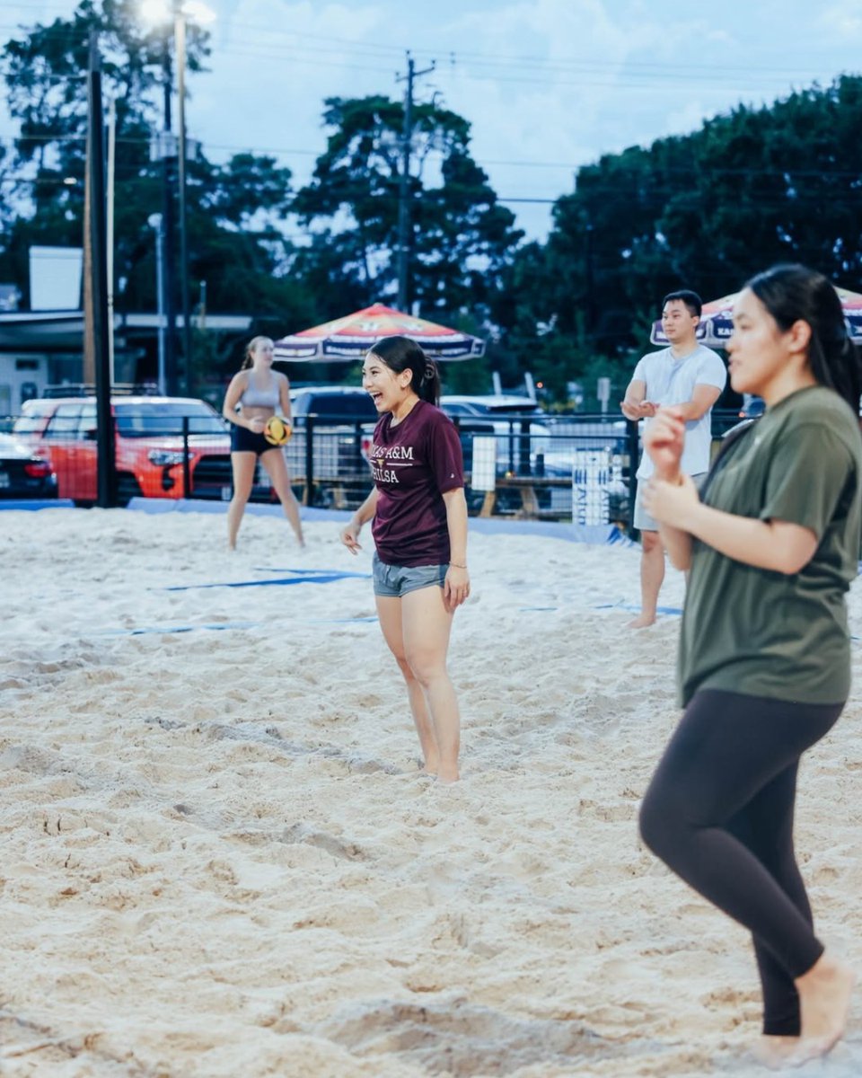 HoustonSSC's tweet image. Saturday is stacked! Sand Volleyball at The Decoy HTX. Pickleball at Drop Shots. Grab your crew and sign up before it fills up: bit.ly/40k04k2