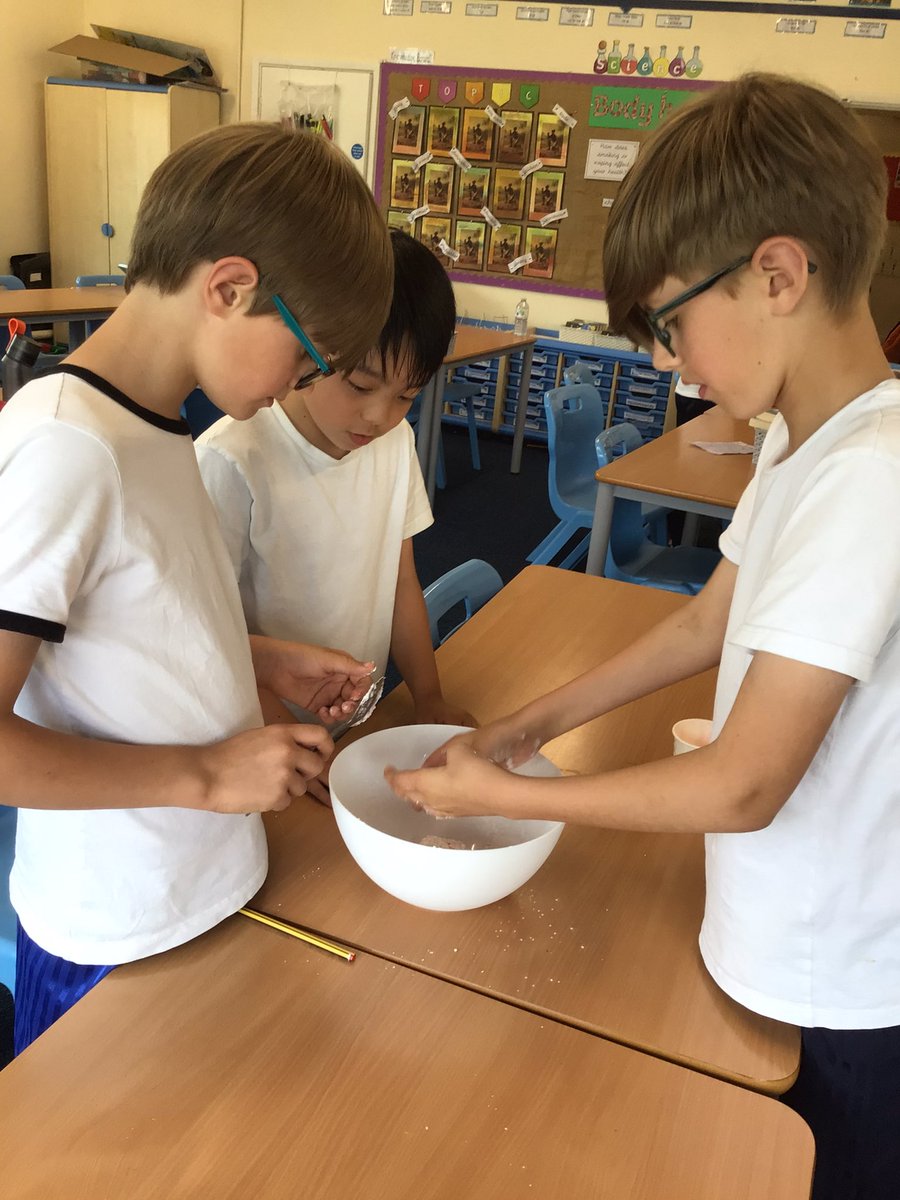 smaaanews's tweet photo. For our last STEM club tonight we had lots of messy fun making bubble dough! We also practised our hoovering-up skills! 😆#STEMclub #smaaascience https://t.co/V9oIs0A3Db