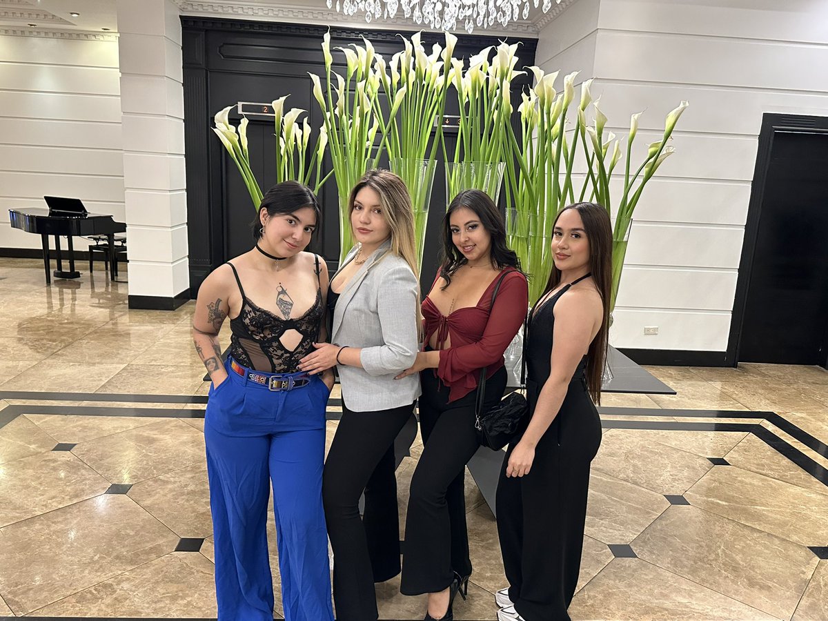 SpaQuinta's tweet photo. NUESTRO EQUIPO DE TRABAJO 

Si buscas un tiempo especial de relax y el mejor masaje cuerpo completo has tu cita al 0988426425

Masaje Hawaiano
Masaje Tai-Nuru
Masaje 4 manos 
Masaje en Jacuzzi
Masaje Mutual https://t.co/E7P1lVHD6w