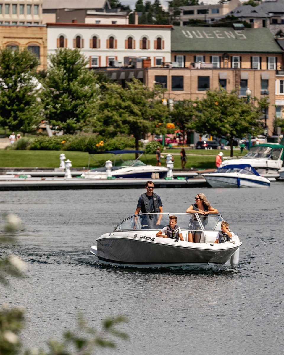 From boat deck to patio seat in minutes! 🚤 #Barrie’s transient docks are open and perfectly placed for summer fun—festivals, live music, great food, and more!

Plan your visit: tourismbarrie.com/barrie-marina
 
#VisitBarrieByBoat #ExploreBarrie #DowntownBarrie