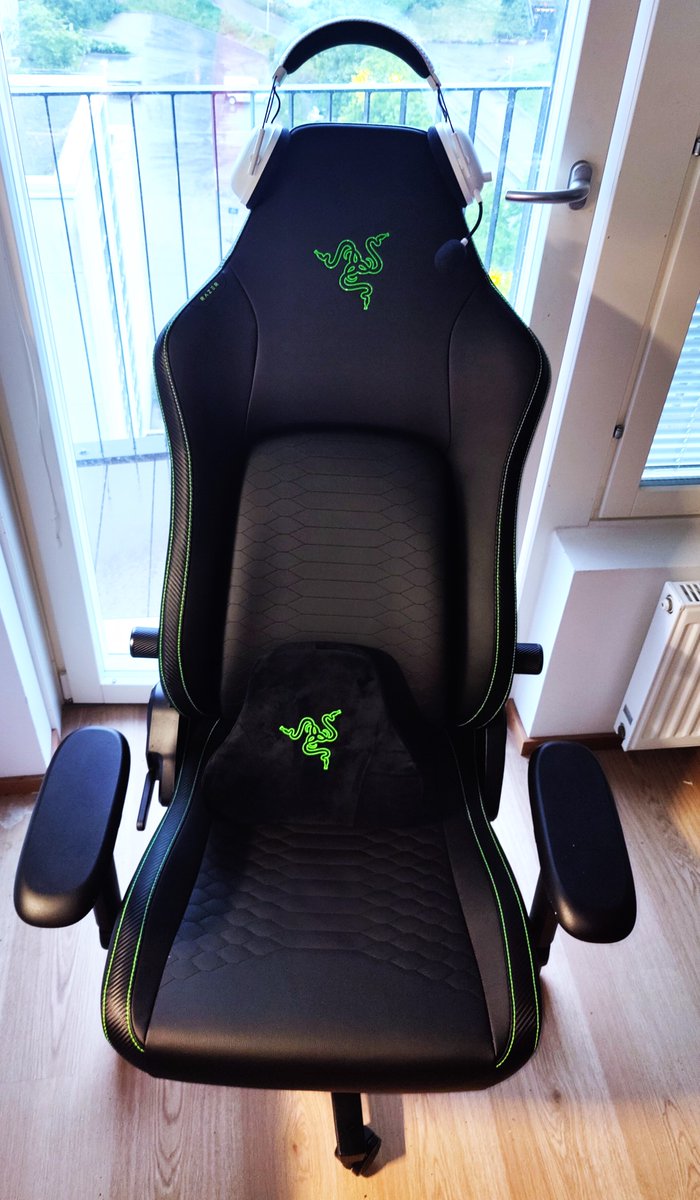 Thank you <a href="/TeamRazer/">Team RΛZΞR</a> for having my six - Razer Iskur V2 is the best chair I have ever had!