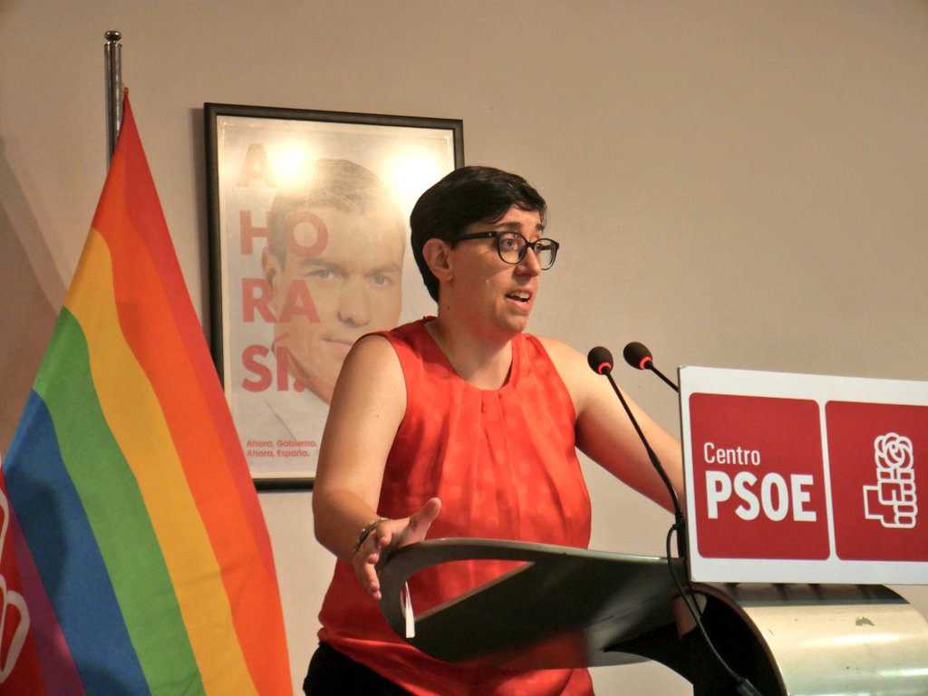 PSOE Madrid (@psoe_m) on Twitter photo 🏳️🌈Hoy inauguramos una exposición por los 20 años de matrimonio igualitario.
Un homenaje al amor sin etiquetas y a quienes lo hicieron posible, como Pedro Zerolo.
Recorrerá las agrupaciones del <a href="/psoe_m/">PSOE Madrid</a> con memoria, orgullo y dignidad. 🏳️🌈Hoy inauguramos una exposición por los 20 años de matrimonio igualitario.
Un homenaje al amor sin etiquetas y a quienes lo hicieron posible, como Pedro Zerolo.
Recorrerá las agrupaciones del <a href="/psoe_m/">PSOE Madrid</a> con memoria, orgullo y dignidad.
