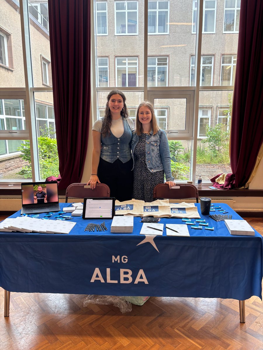 MGALBA's tweet image. An t-seachdain sa chaidh bha co-obraichean MG ALBA, Iona agus Rona, an làthair aig tachartas airson cànain a bhrosnachadh aig Àrd-sgoil Mhontròis 🏫🙌

Last week our MG ALBA colleagues, Iona and Rona, attended a languages event held at Montrose Academy!