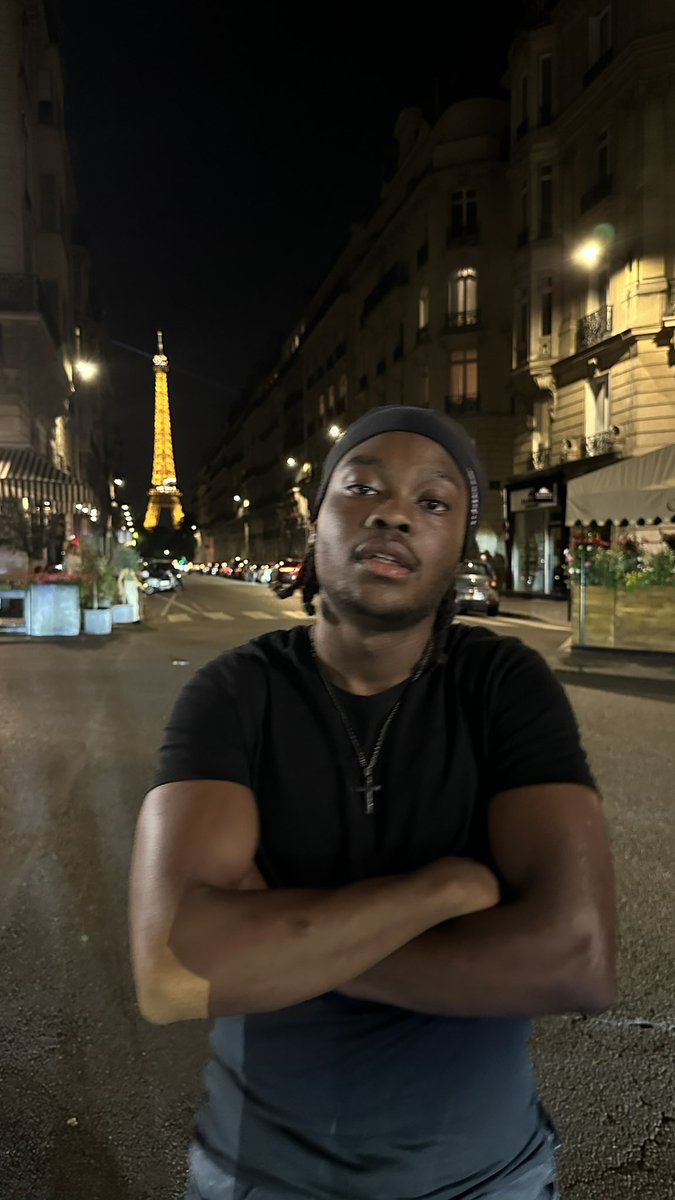 ER2Vhatesnetflix tweet media