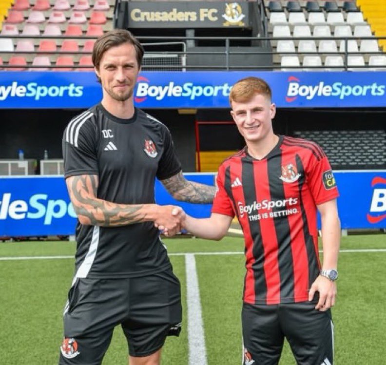 ✍️ Crusaders have signed winger Elliot Dunlop from Airdrie, in a player exchange with midfielder Alex King going to the Scottish club.

#CrusadersFC • #IrishLeague