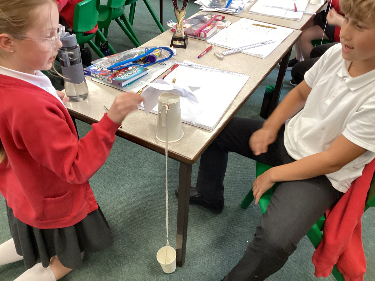 5H have made wind-powered pulleys. We had a lot of fun and some groups’ pulleys worked really well.