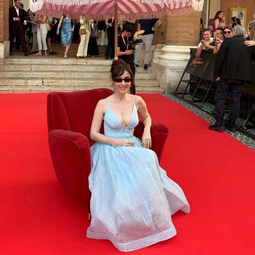 diziserijk's tweet photo. queen 👸
#özgegürel https://t.co/gZQjCEjcQu