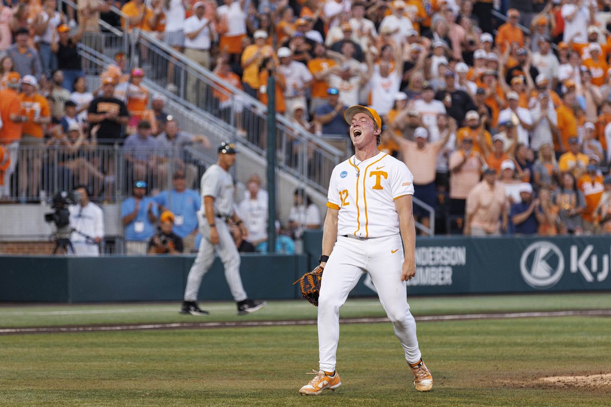Only at Tennessee 

The only school in the country to have its football, men’s basketball and baseball teams finish ranked in the Top 10 nationally.

Overall, eight sports ended the year in the Top 10!

#GBO🍊 #EverythingSchool
