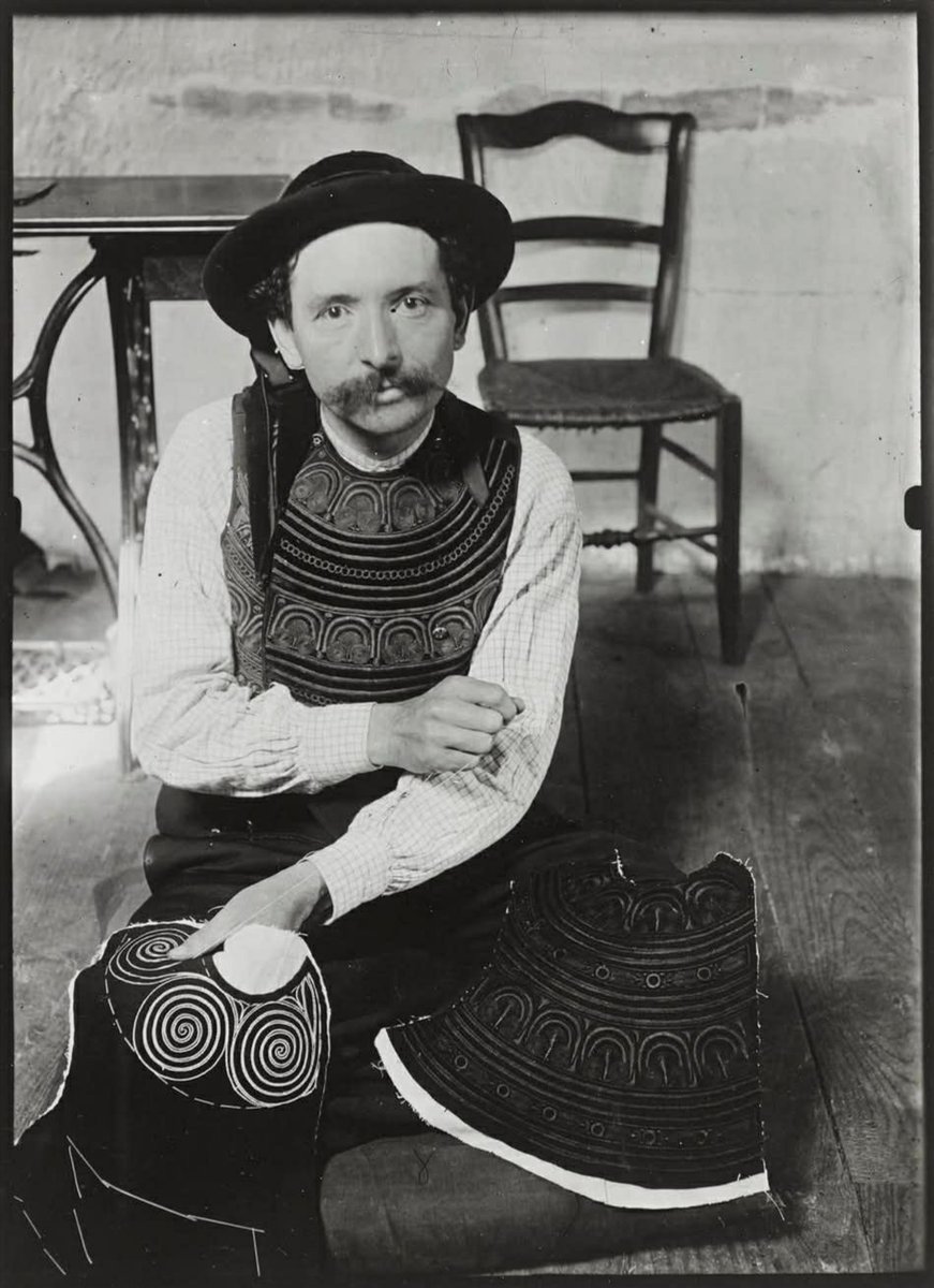 Un brodeur bigouden vers 1900