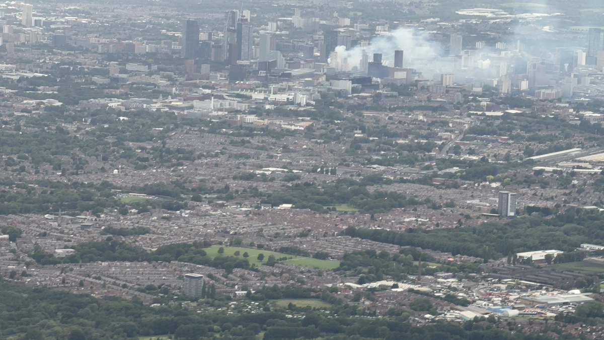 choudhryasir's tweet photo. #manchester #manchesterfire #fire https://t.co/lRbmY37UNZ