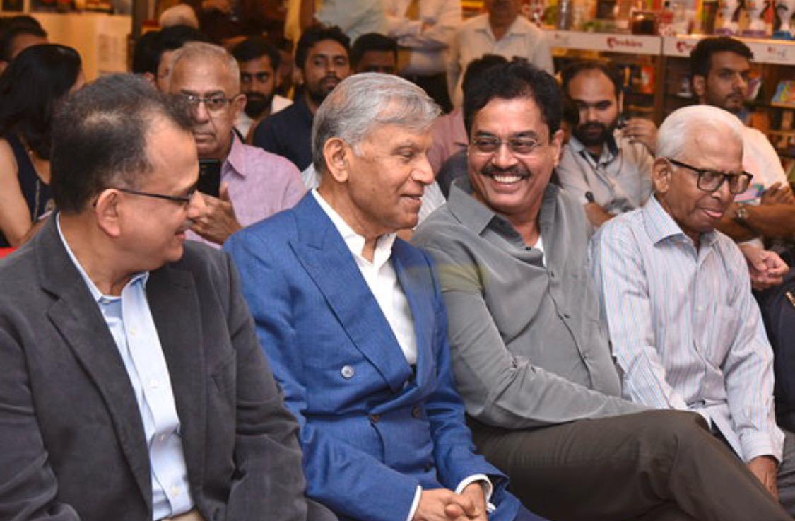 Cric_Writer's tweet photo. Two of India’s great left arm spinners in this pic, and two wonderful humans, both gone within two months. At the launch of my book #WizardsOfSpin . We had an amazing conversation that evening. An overflowing audience stayed on for hours to enjoy it. #RIPDilipDoshi https://t.co/fEcdbRe88s