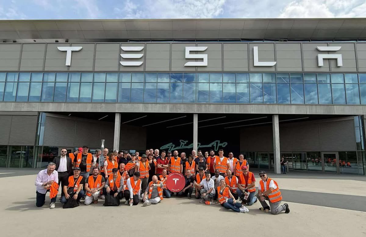 TeslaClubFrance's tweet image. 🇩🇪 Exclusive visit of Giga Berlin by Tesla Owners Club France!
Thanks to Tesla for this behind-the-scenes tour of Model Y production:
🏭 12,000 employees
🚗 500,000 vehicles/year
⏱️ Less than 10h from raw materials to finished car
#TOCF #Tesla #GigaBerlin #ModelY