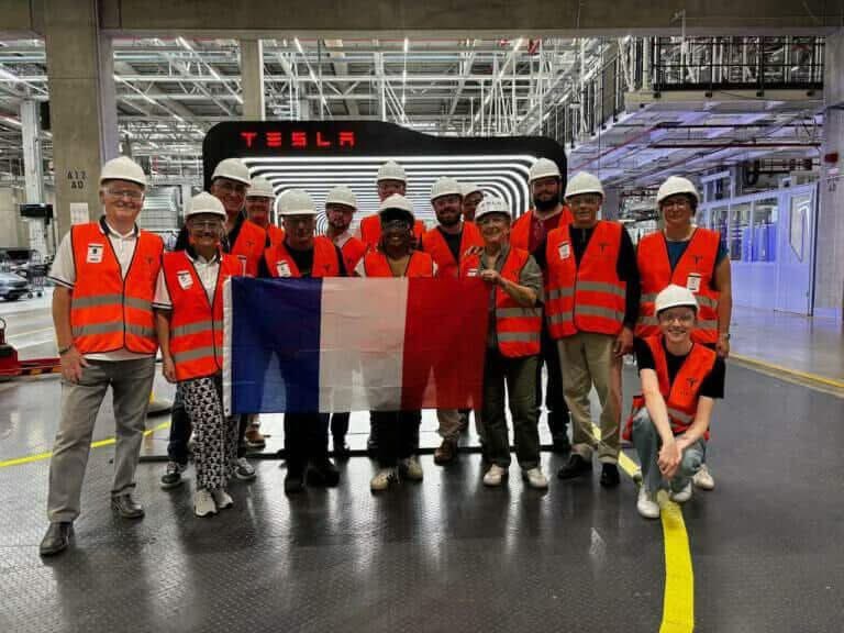 TeslaClubFrance's tweet image. 🇩🇪 Exclusive visit of Giga Berlin by Tesla Owners Club France!
Thanks to Tesla for this behind-the-scenes tour of Model Y production:
🏭 12,000 employees
🚗 500,000 vehicles/year
⏱️ Less than 10h from raw materials to finished car
#TOCF #Tesla #GigaBerlin #ModelY