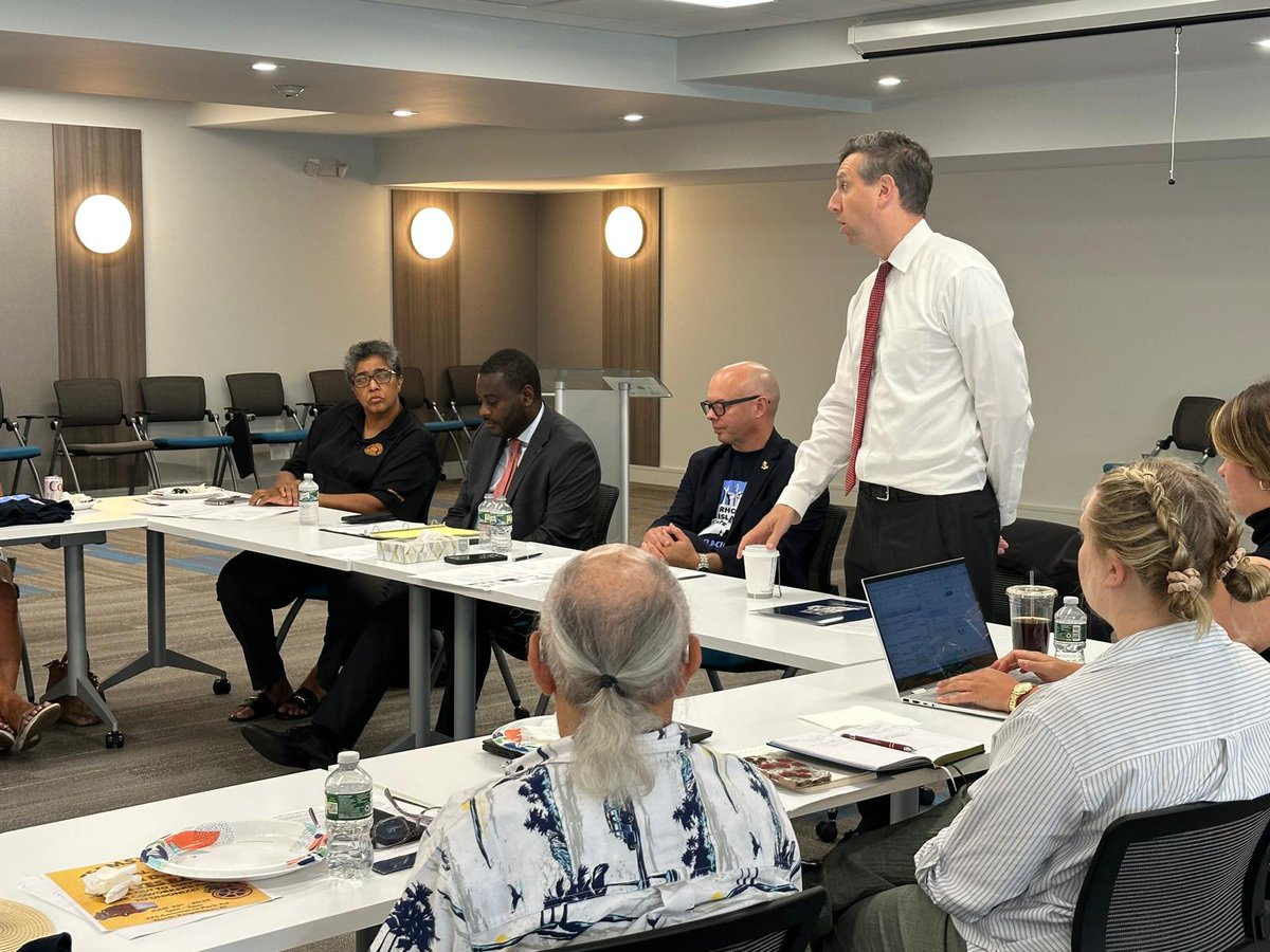 Fuerza_Laboral's tweet image. Hoy asistimos a la reunión de la Junta Ejecutiva de la AFL-CIO de RI.
En esta ocasión, además de los informes mensuales, los invitados especiales, el Representante Seth Magaziner y el Representante Gabe Amo